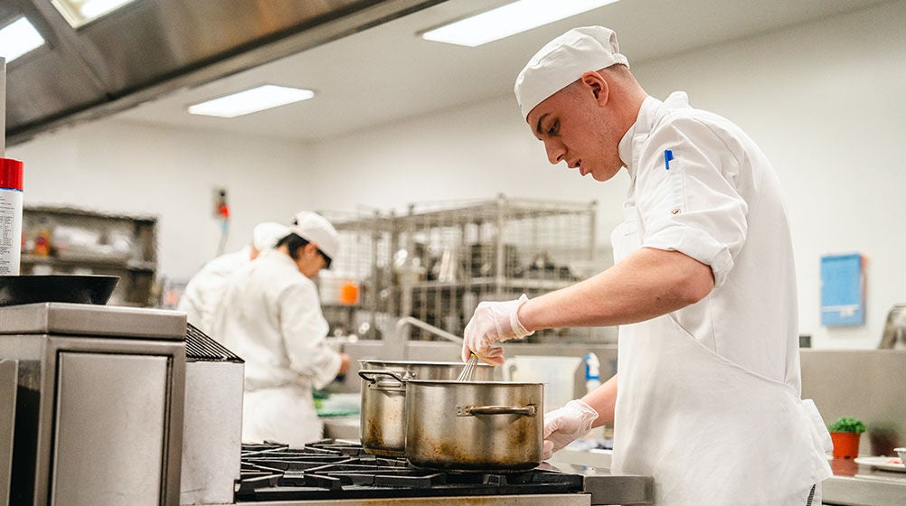 Students cooking in the Holmesglen kitchen.