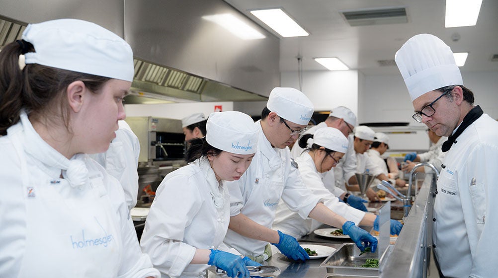 Image_2  of hospitality students at Holmesglen