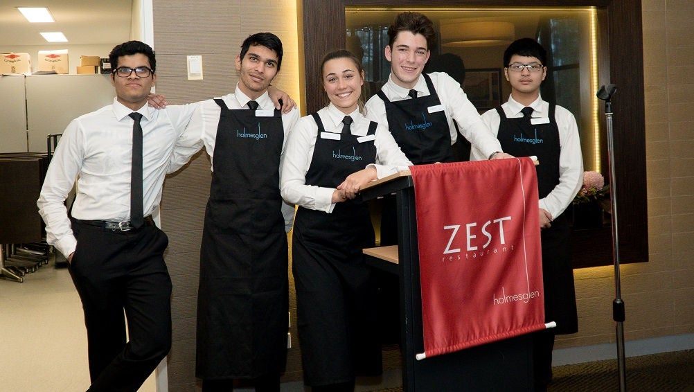 Image of hospitality students at Holmesglen.
