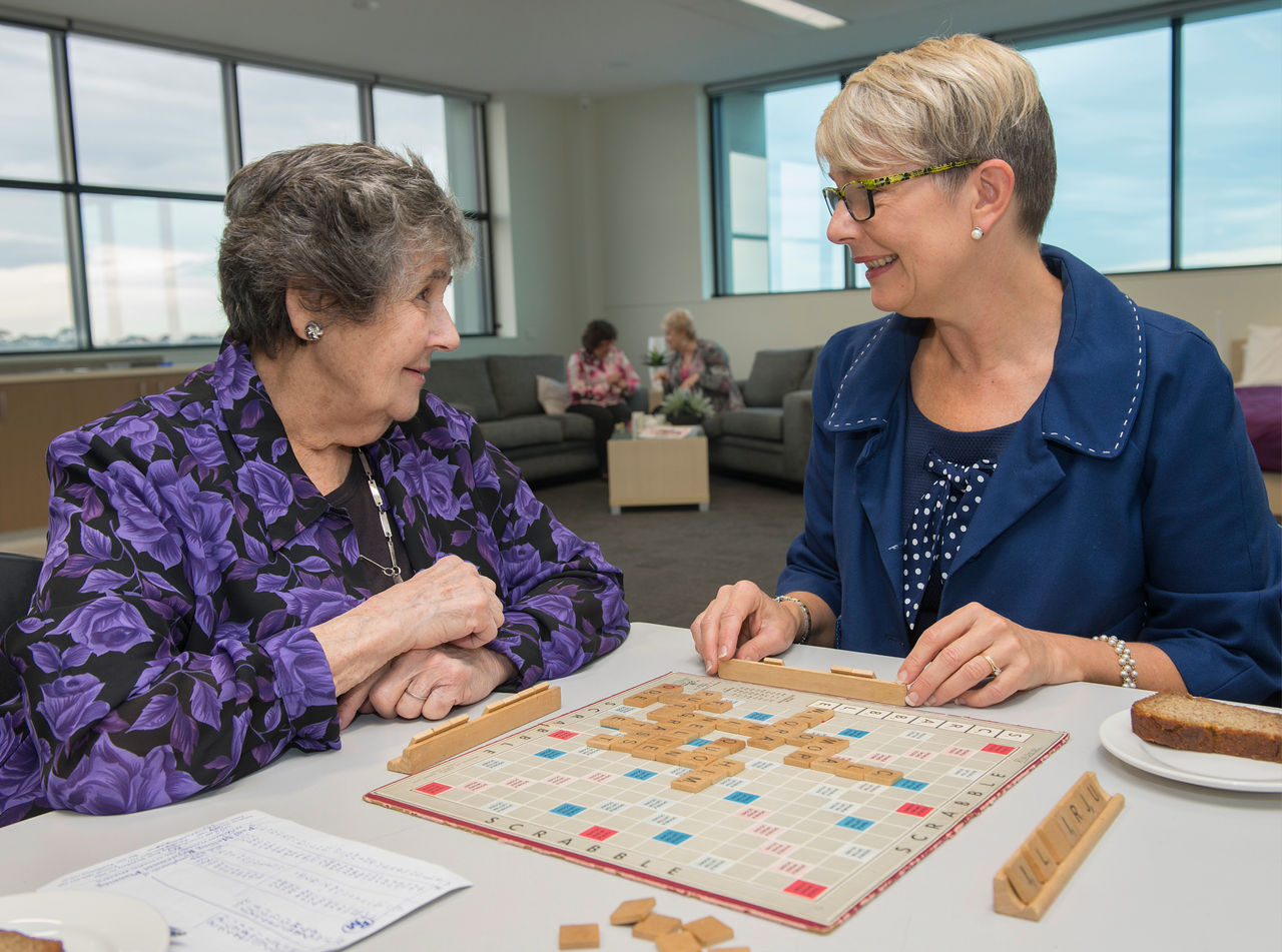 2 women playing scrabble